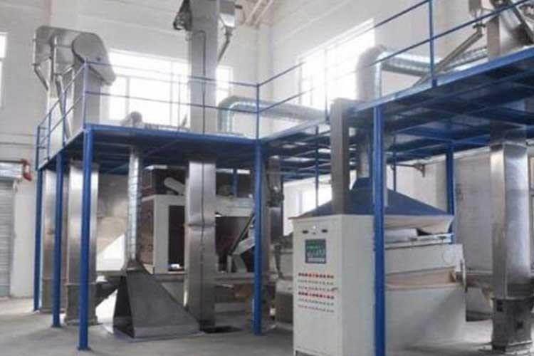 小苏打除锈法 这是藜麦加工设备除锈工作中常用的方法，也是很有效的*种方法